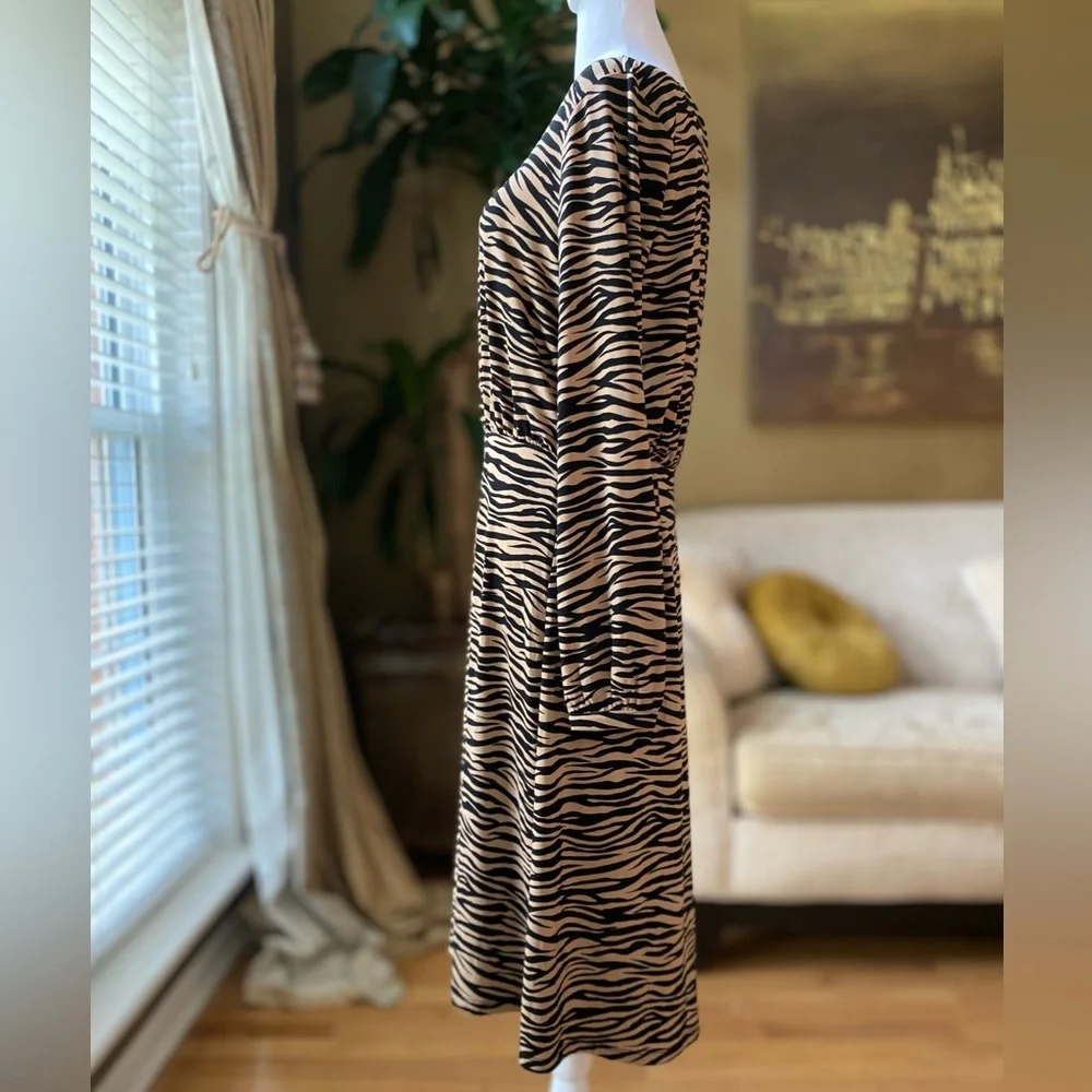 🆕 LOFT Dress in Black/Tan Zebra Pattern, Size 6 - Picture 5 of 12